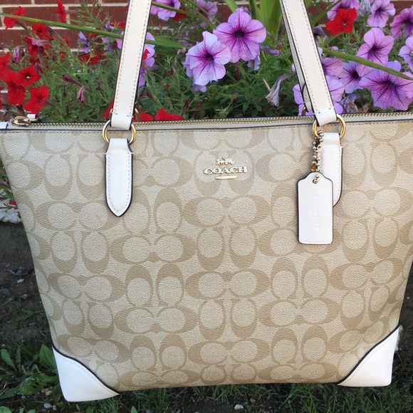 Coach Handbags - ☘️✅PRICE is FIRM ✅☘️COACH ZIP TOTE